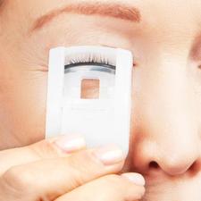 HOLLYWOOD BEAUTY COMPACT EYELASH CURLER