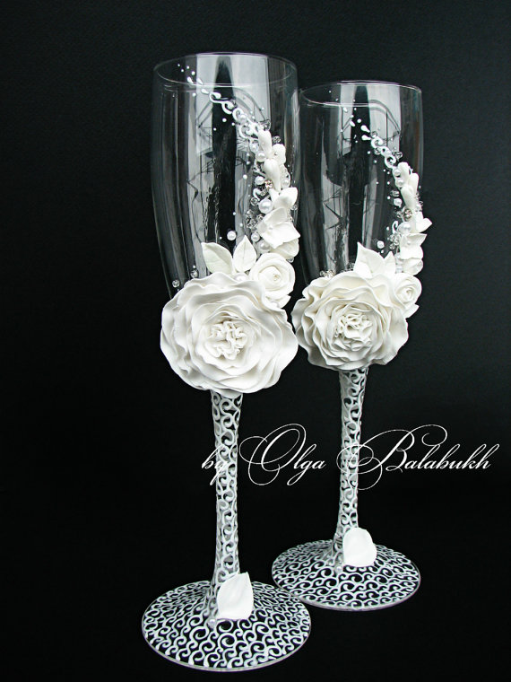 White champagne wedding glasses with a beautiful white by ArtsLux