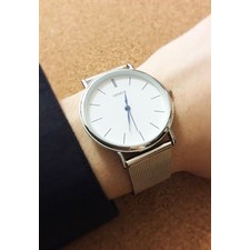 BRAND NEW SILVERY METAL WATCH