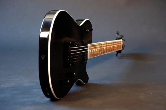 Bootlegger Guitar - Rye Black