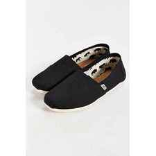 TOMS Men's Classic Slip-On Shoe
