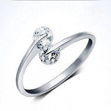 .925 Sterling Silver Round Cut Rhinestone Ring