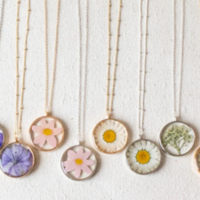 GOLD PRESSED FLOWER NECKLACE 