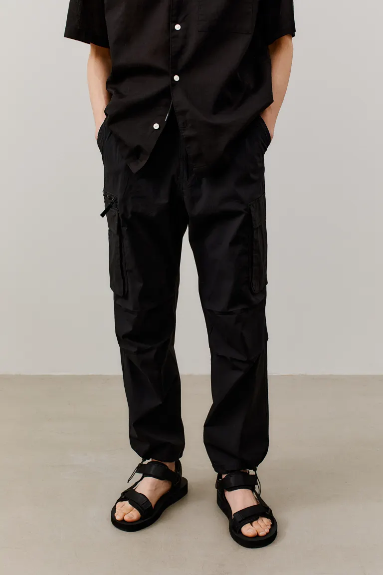 Relaxed Fit Cargo Pants - Black - Men 