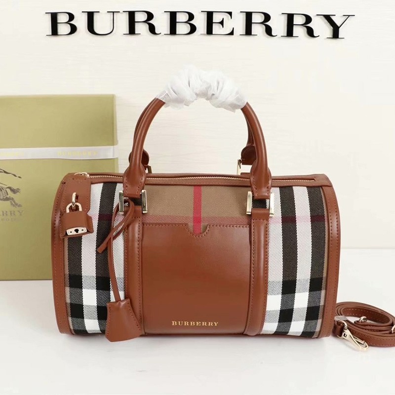 Burberry Medium Vintage Che...