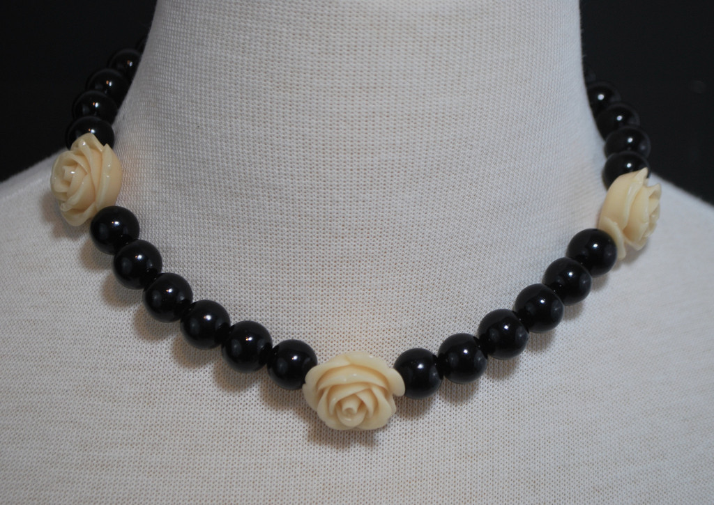 Black Pearls with MOP Neckl...