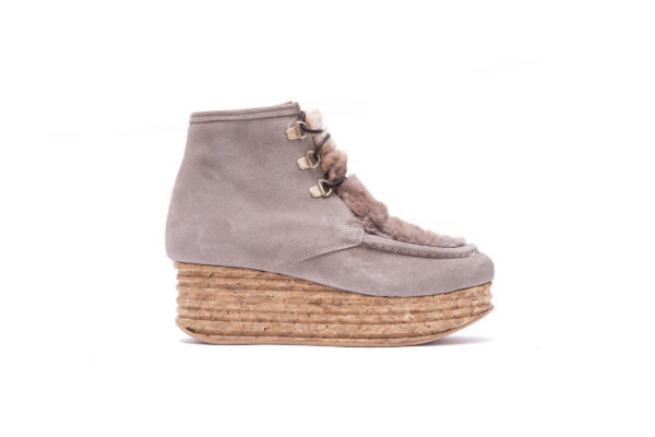 Wallaby Stone eVogued, Side