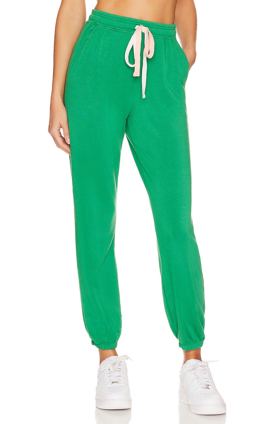 SUNDRY Basic Pocket Sweatpants in Emerald | REVOLVE