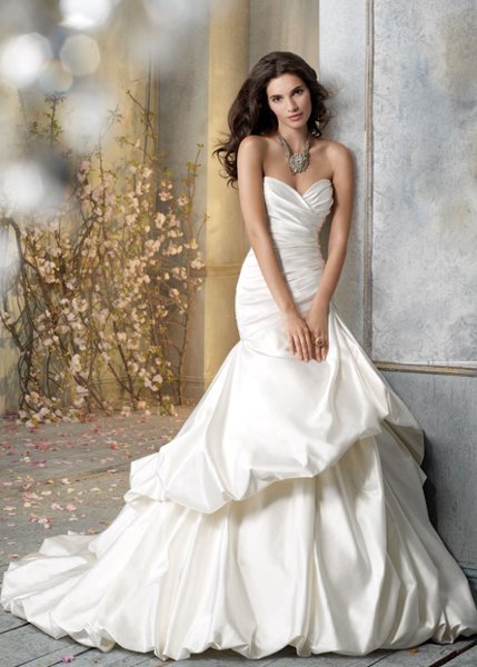 Designer Bridal Dresses & G...
