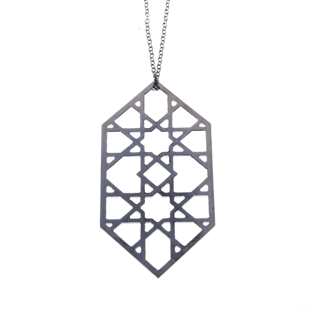 Alhambra pendant on chain.