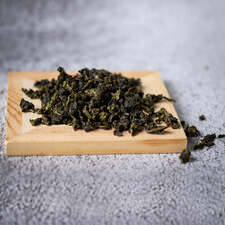 milky oolong tea leaf