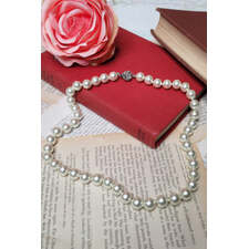 Carmen Short Pearl Necklace (Off White)