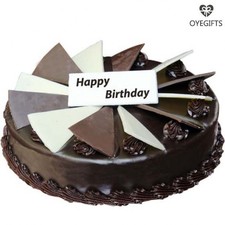 Shop online Chocolate Cake through OyeGifts