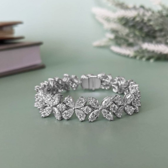 Platinum Floral Motif Diamo...