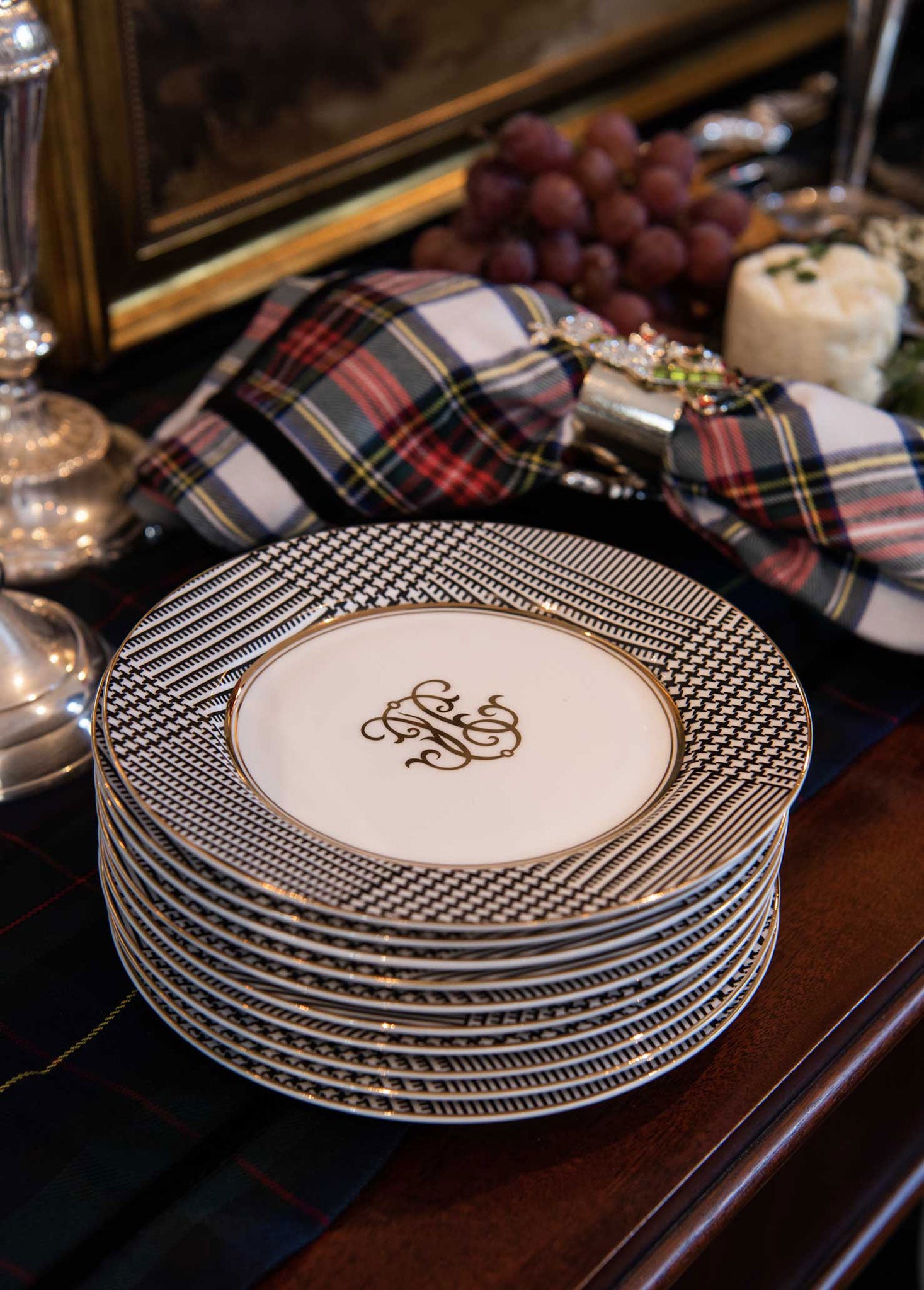 GLEN PLAID APPETIZER PLATES...