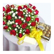 Red Flowers and Choclates in Best Price