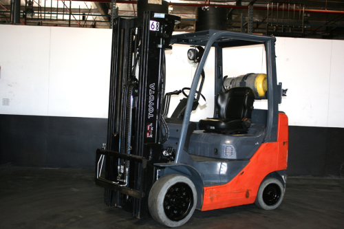 Buy 2009 Toyota Forklift 8F...