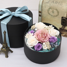フラワーギフトの日本総合園芸オンラインショップ / 【アーディローズボックス・ピンク】高級感あふれる上品なギフトボックスの中に、エレガントにプリザーブドフラワーをアレンジ。箱を開けた時の笑顔が目に浮かびます。
