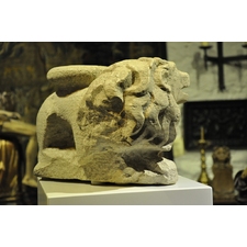 A WONDERFUL VENETIAN ROMANESQUE CARVED STONE LION. 12TH/13TH CENTURY.