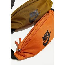 Nike Heritage Sling Bag