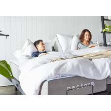 couple sleeping on nectar Split King adjustable bed frame
